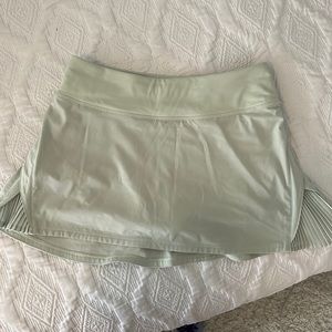 Lululemon play of the pleats skirt 13 in